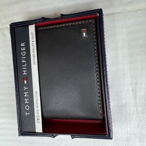 ⭐️TOMMY HILFIGER 💯 MENS WALLET, BLACK